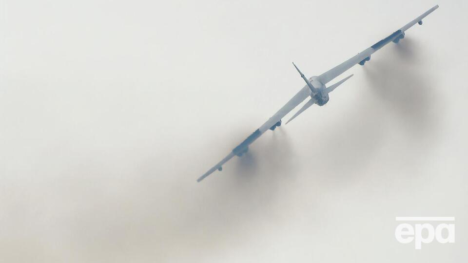 Два американских бомбардировщика В-52 пролетели над Крымом