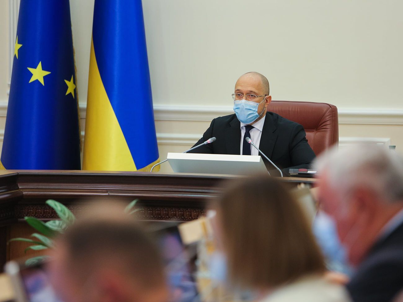 Шмыгаль: Часть денег из COVID-фонда направили на дороги