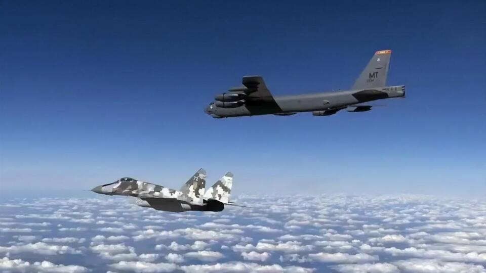 Украинские Су-27 и МиГ-29 летели с бомбардировщиками США