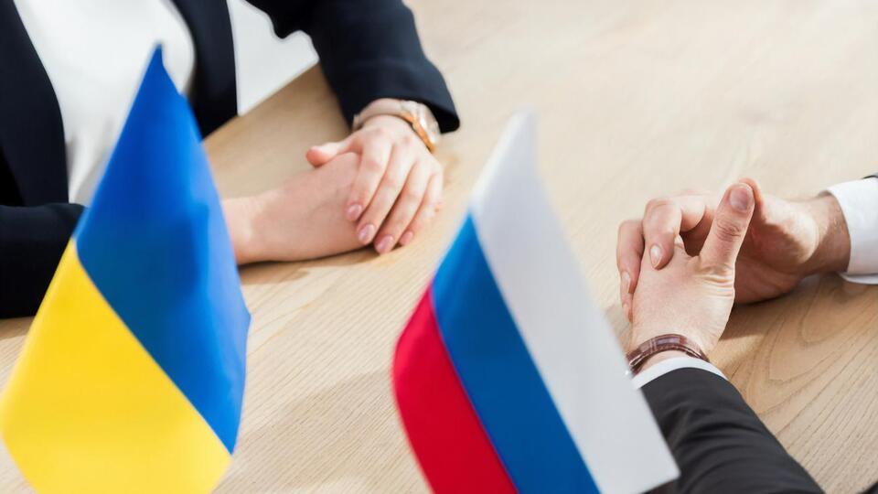 2018 року підписали указ, що передбачає введення санкцій у зв'язку "з недружніми діями України"