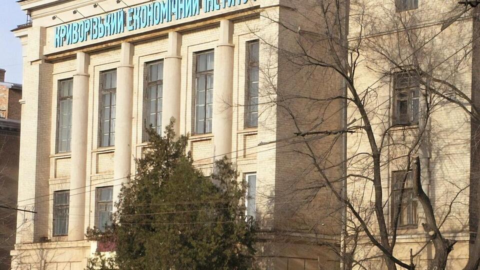 Коллектив криворожского вуза несколько лет выдвигал кандидатуру Зеленского-старшего на присвоение стипендий и почетных званий