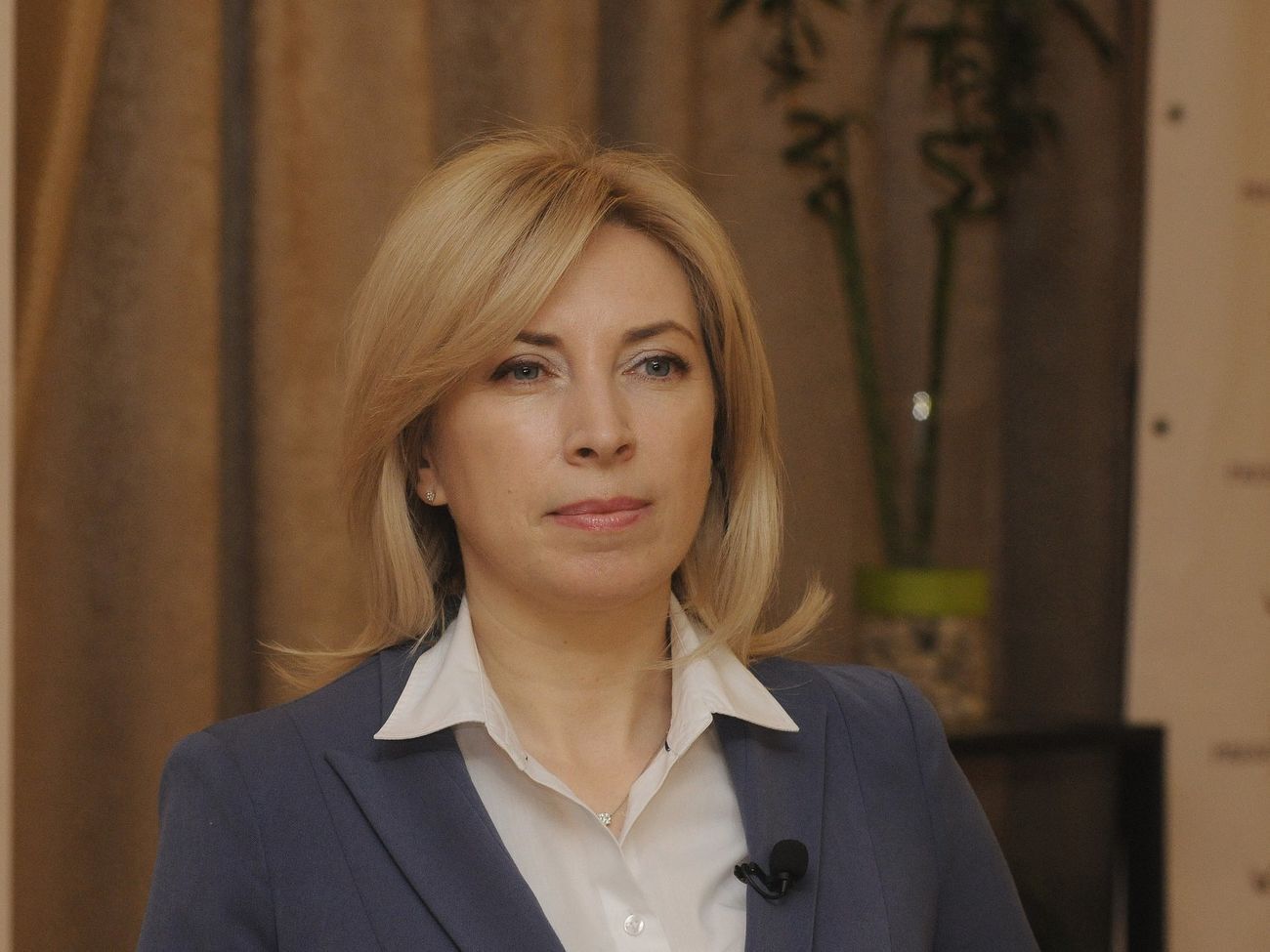 Ирина Верещук: Я переехала сюда со своей семьей, мой сын ходит здесь в школу. Мой муж здесь работает, я здесь работаю в парламенте