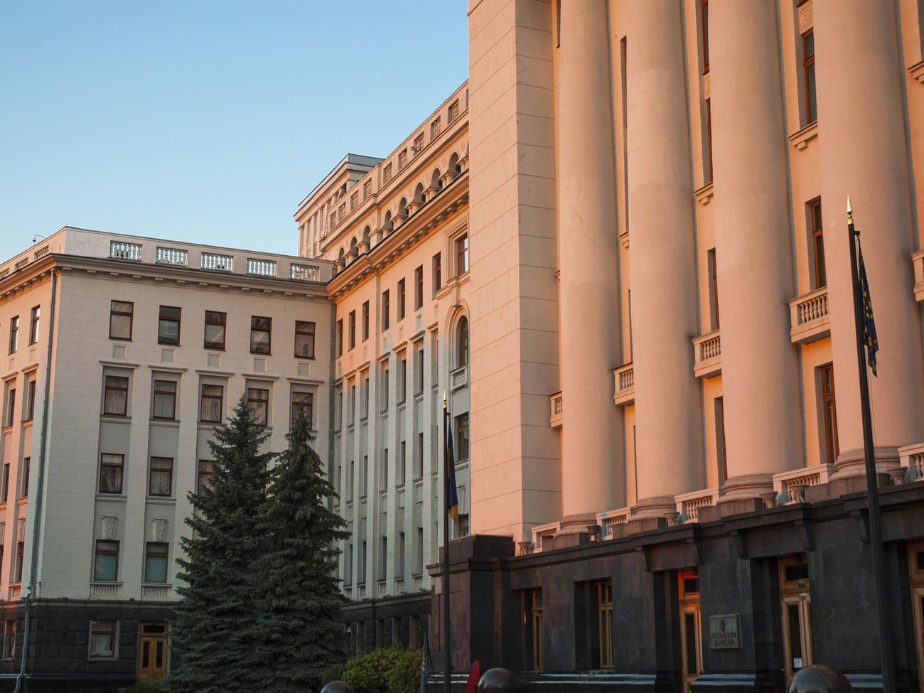 Офіс президента заявив, що із принципових питань єдиний із політиками, які стали фігурантами російських санкцій