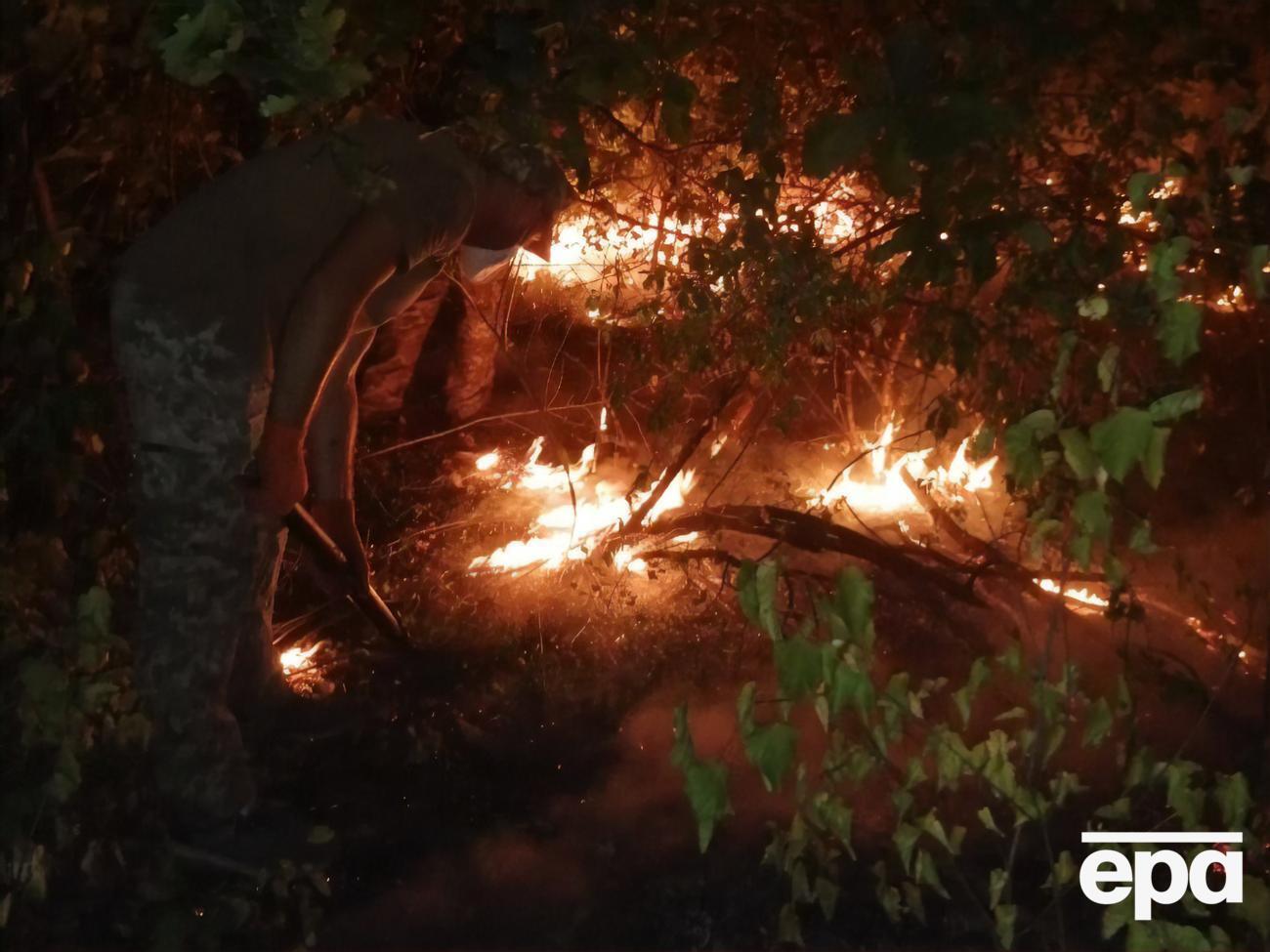 Військові зі складу ООС гасять пожежі на Донбасі