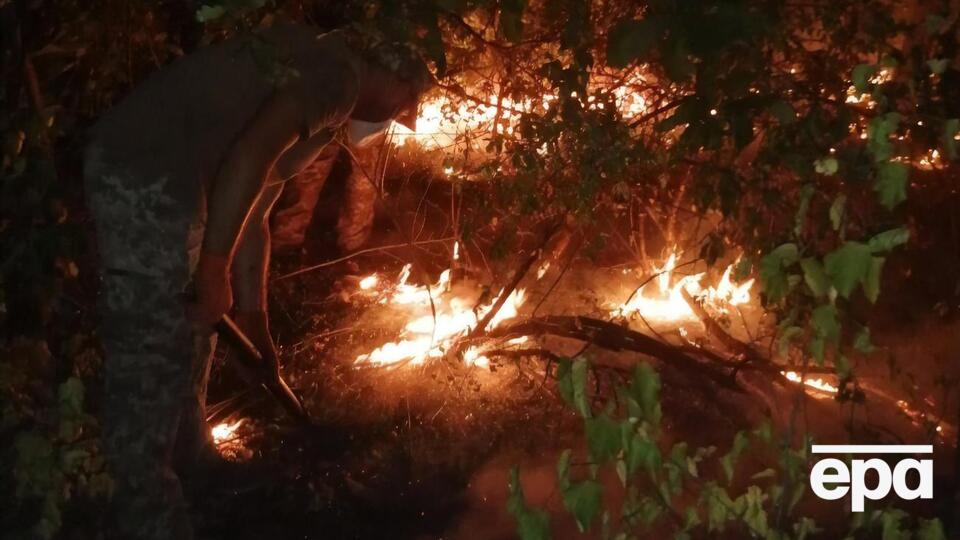 Військові зі складу ООС гасять пожежі на Донбасі