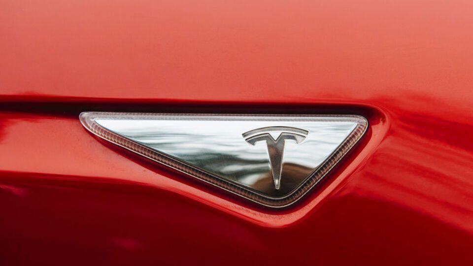 Росіянин хотів заволодіти корпоративними даними Tesla і вимагати за них викуп