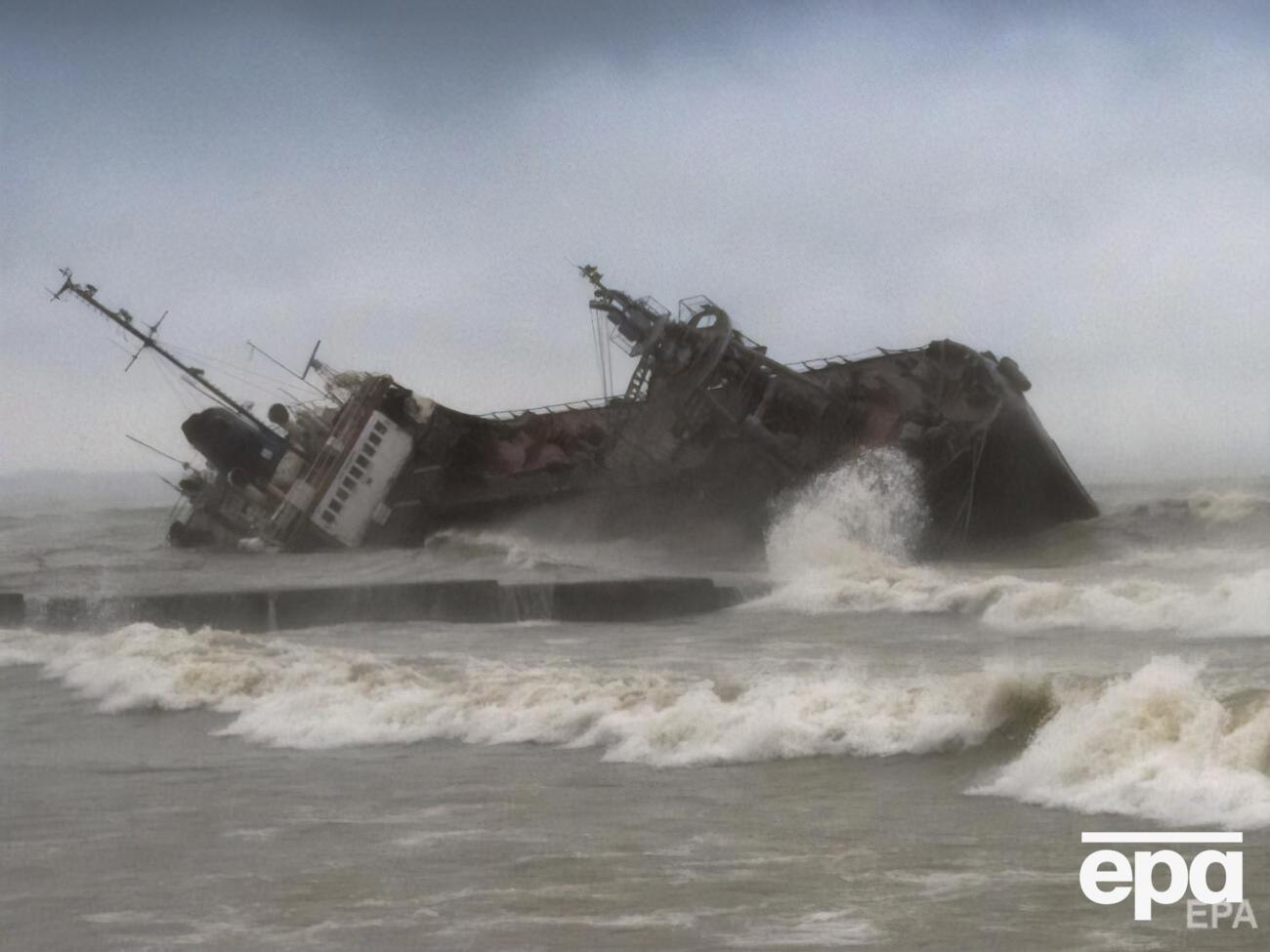 Работы по подъему танкера&nbsp;начались 24 июля