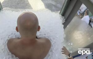 Кеберля с ног до головы обложили льдом