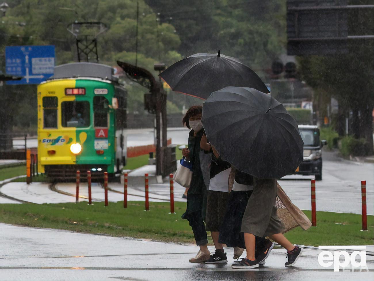 К юго-западу Японии приближается тайфун