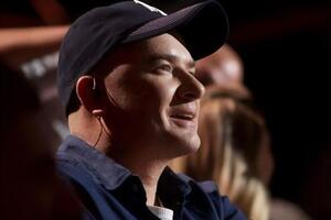 Данилко вперше з'явився на сцені в образі Сердючки 1992 року