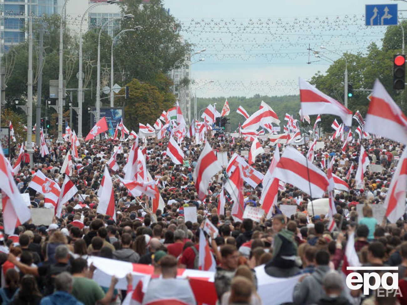 По данным СМИ, в Минске на протест пришло 100 тыс. человек