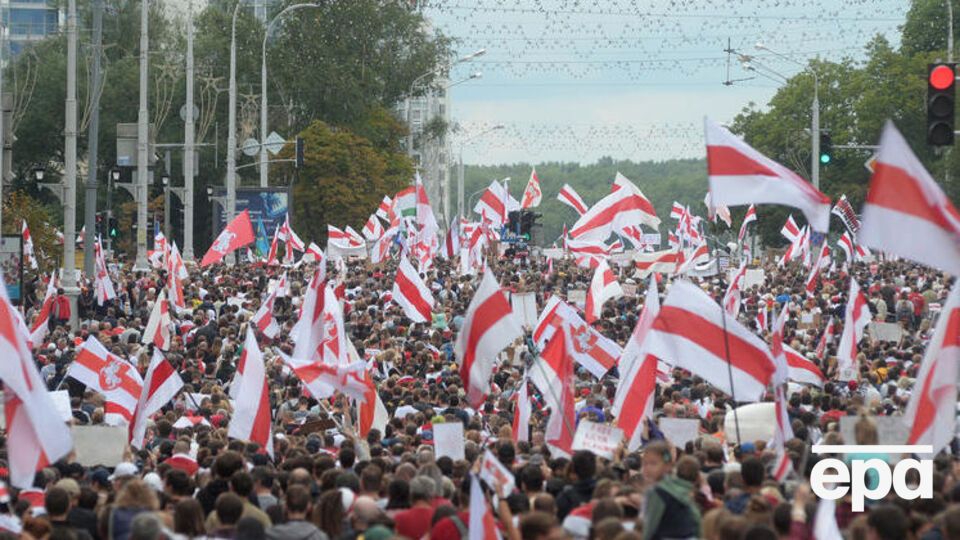 По данным СМИ, в Минске на протест пришло 100 тыс. человек