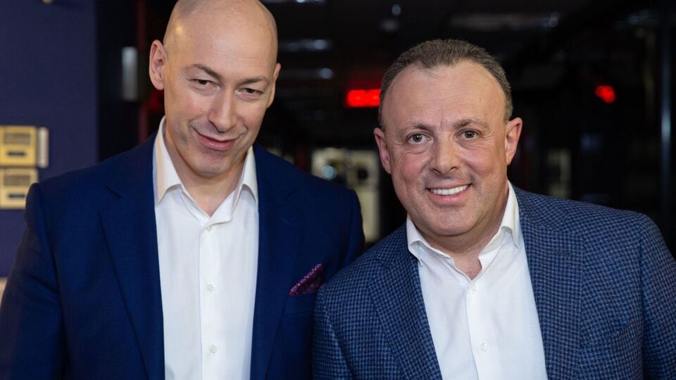 Спивак (справа) записал интервью с Гордоном на прошлой неделе