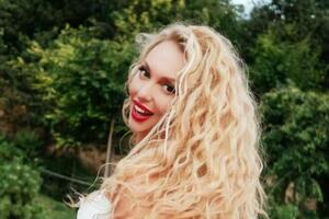 Полякова: Помню времена, когда звездами у нас были политики