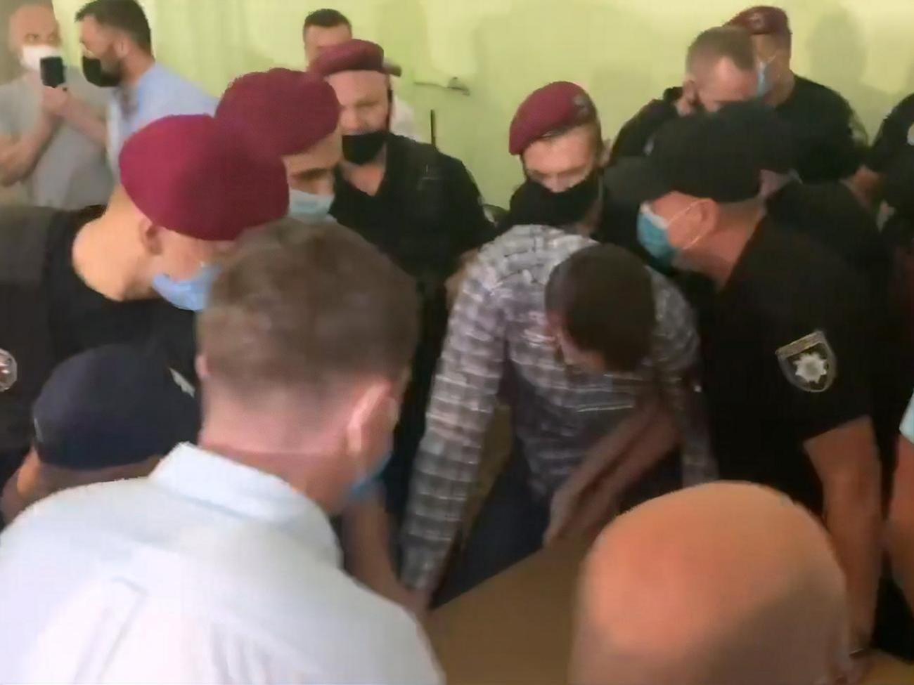 В Киевской ТИК подрались из-за количества округов