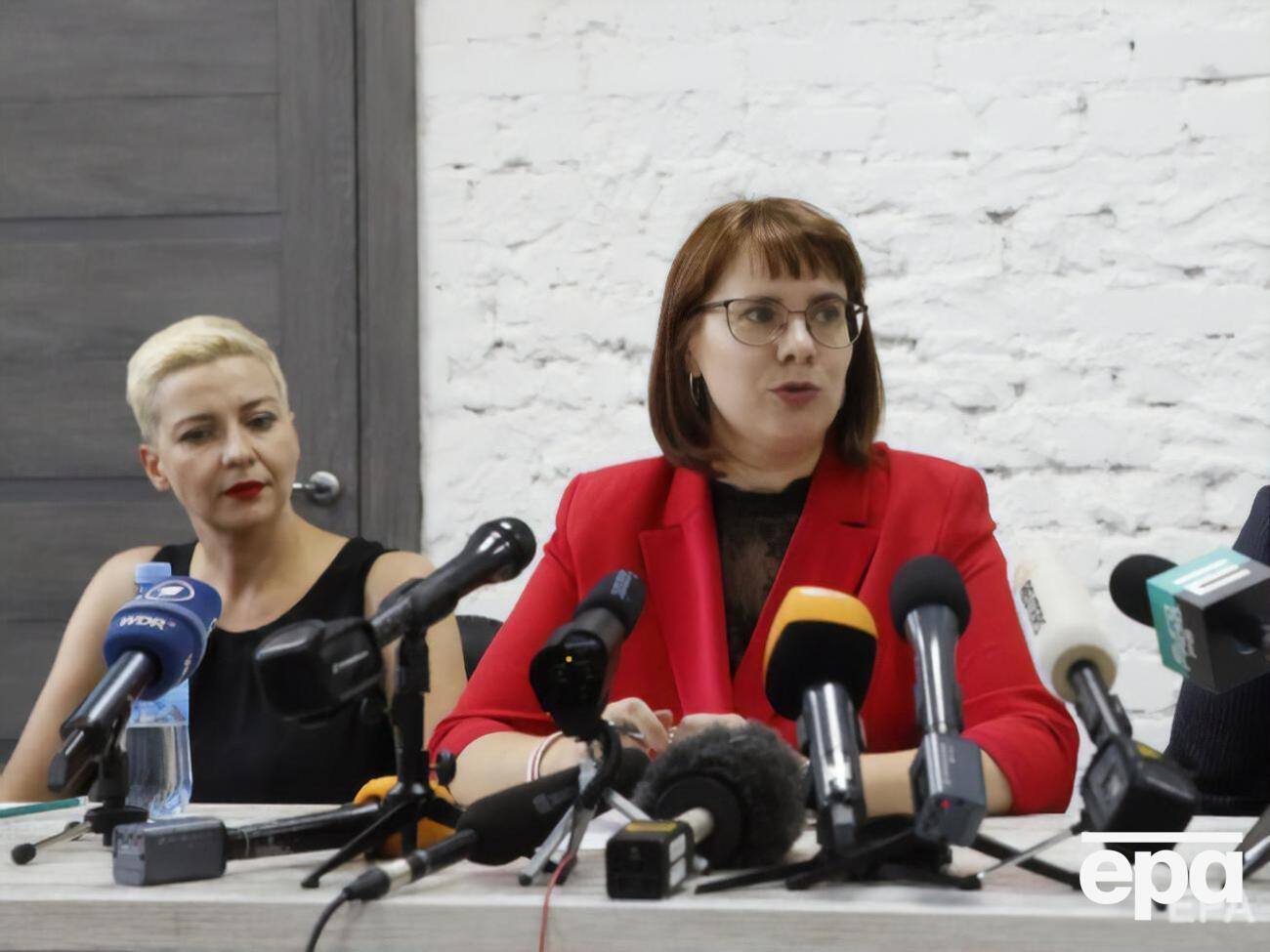 Марію Колесникову (зліва) 7 вересня затримали люди в цивільному одязі і масках