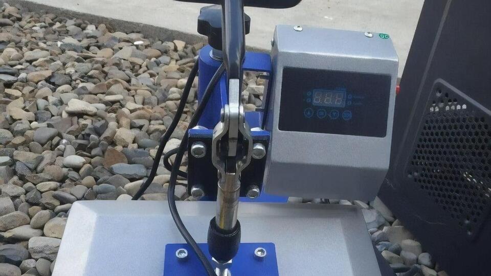 За даними СБУ, під час обшуків за місцем роботи фігурантів виявлено оргтехніку, яку використовували для підроблення документів