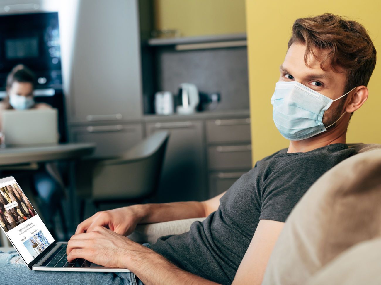 Поширення коронавірусу проблемою вважає 14% респондентів