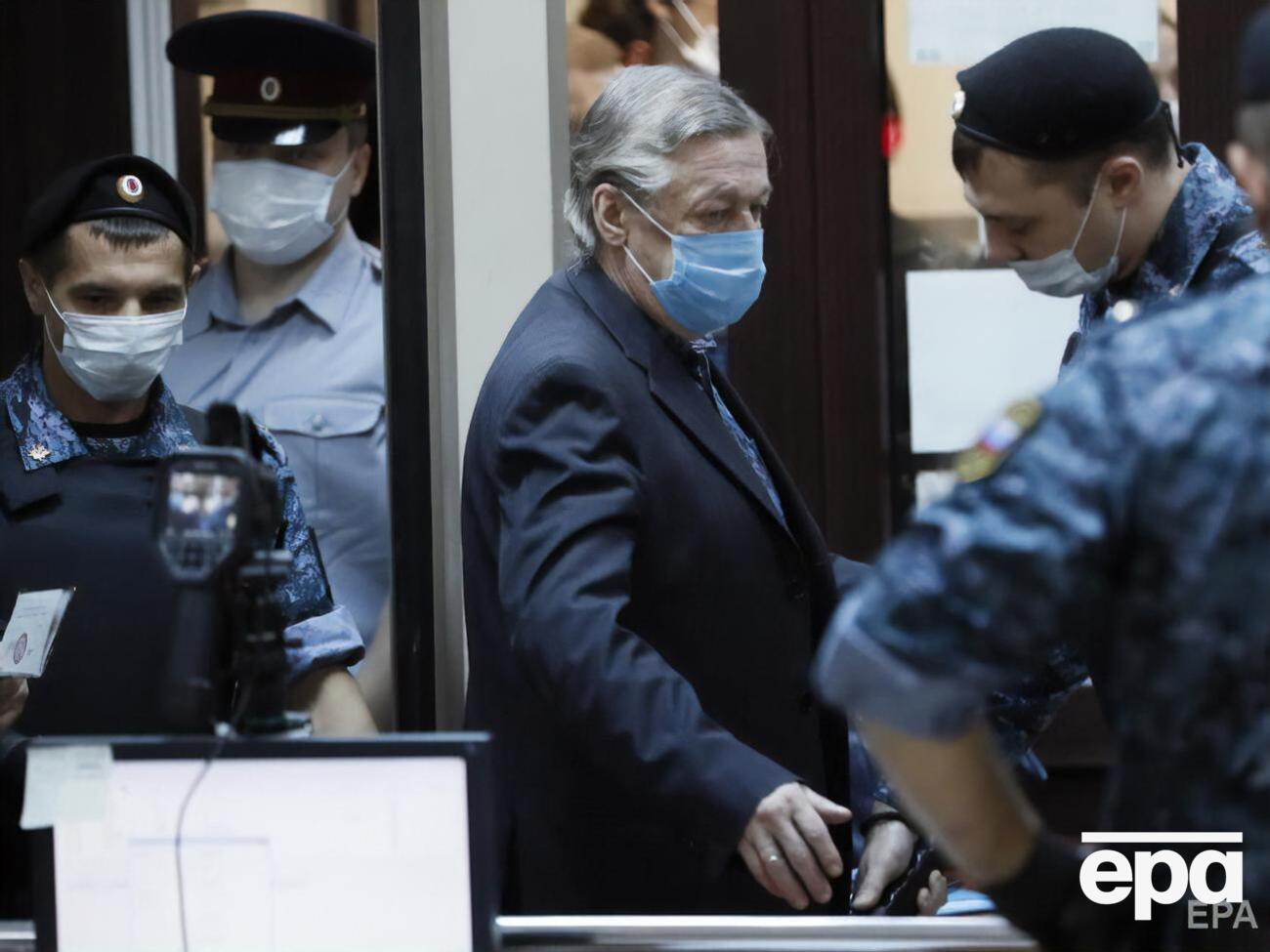 Ефремова приговорили к восьми годам колонии