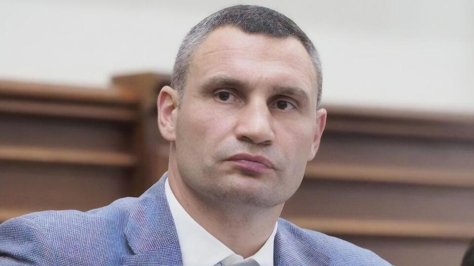 Как сказано в распоряжении Кличко, выплаты происходят за счет средств городской целевой программы "Забота. Навстречу киевлянам"
