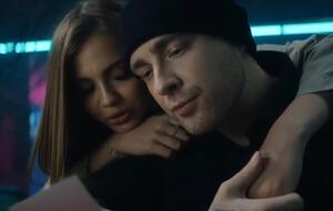 "Дівчинка з картинки". Єгор Крід випустив кліп про хакерку і показав, як відбувалися зйомки. Відео