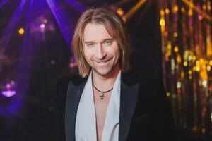 Винник станцевал ча-ча-ча и получил плетку в подарок