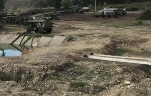 Военные разбили на реке палаточный городок и качают воду в трубопроводы