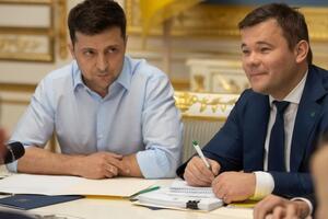 Богдан (справа) о Зеленском: Он очень харизматичный. Он просто притягивает людей
