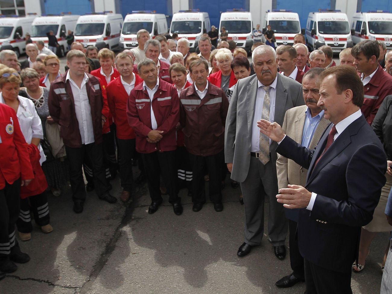 Попов (справа):&nbsp;Медики, врачи и социальные работники&nbsp;&ndash; это те жители нашего города, на которых больше всего увеличилась нагрузка после начала эпидемии