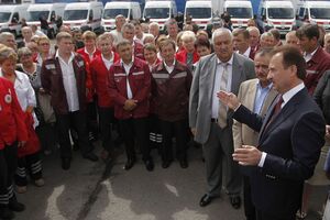 Попов (справа): Медики, врачи и социальные работники – это те жители нашего города, на которых больше всего увеличилась нагрузка после начала эпидемии