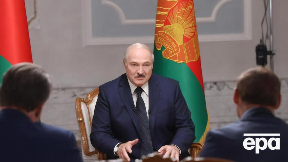 Лукашенко: Так, ми перехопили цю розмову. Не жартуйте із цим. У нас купа такої інформації