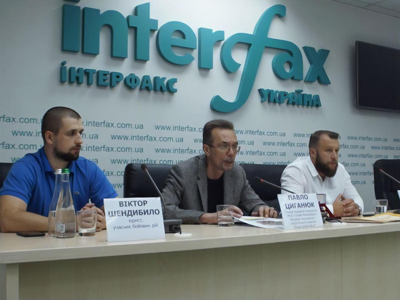 16 подозреваемых заочно наградили почетными отличиями "Народный герой Украины"