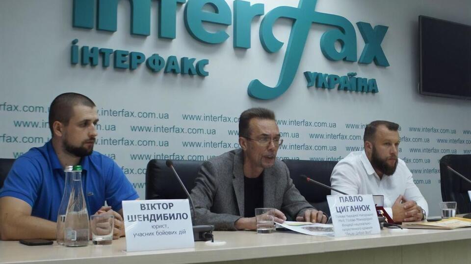 16 подозреваемых заочно наградили почетными отличиями "Народный герой Украины"