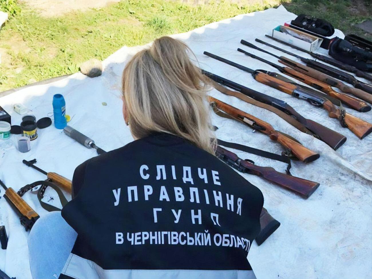 Під час обшуку правоохоронці вилучили, зокрема, корпуси ручних осколкових гранат і мінометну міну