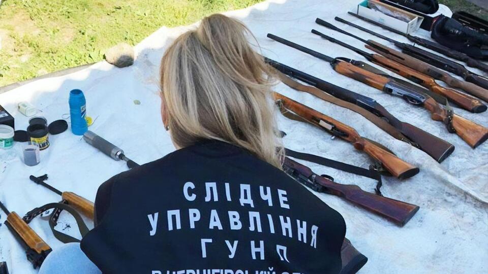 Під час обшуку правоохоронці вилучили, зокрема, корпуси ручних осколкових гранат і мінометну міну