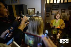 Після заяви Алексієвич до неї приїхали журналісти та дипломати