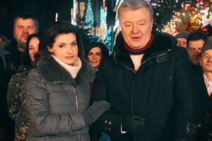 Во время поздравления Порошенко выступал вместе с женой Мариной