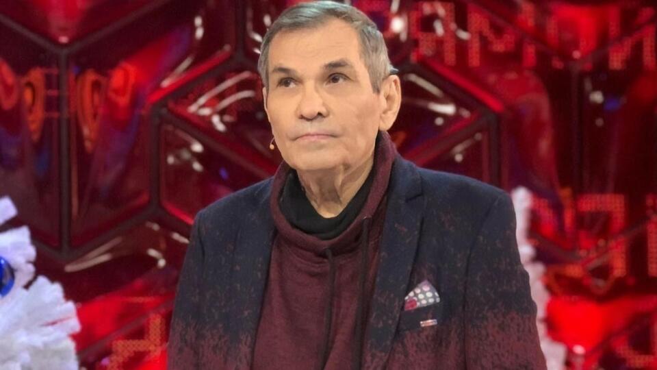 Алибасов: Всех с Новым годом!