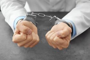 Фармацевта заарештували і помістили у в'язницю