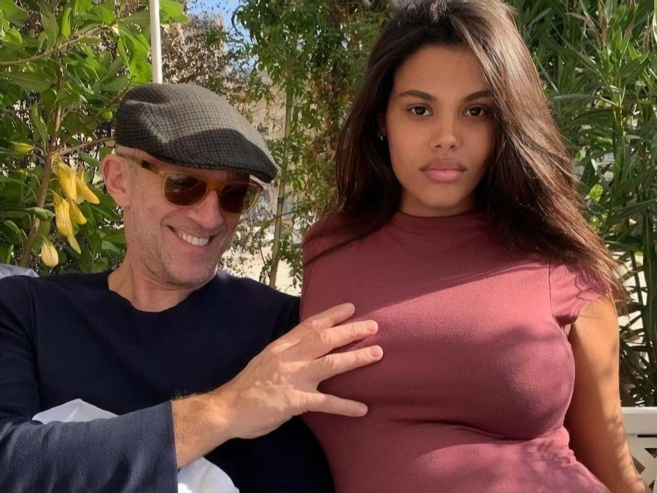 Кассель и Кунаки поженились в 2018 году