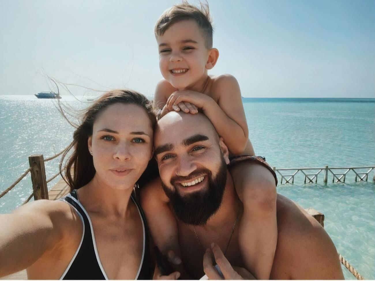 Саніна і Бебко виховують п'ятирічного сина