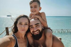 Саніна і Бебко виховують п'ятирічного сина