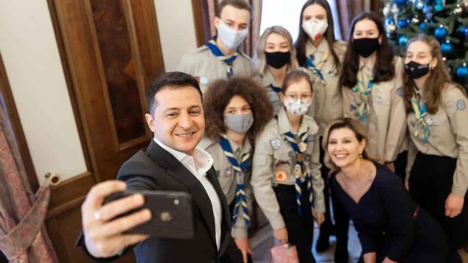 Зеленський своє звернення з нагоди настання Нового року зачитав у компанії дітей