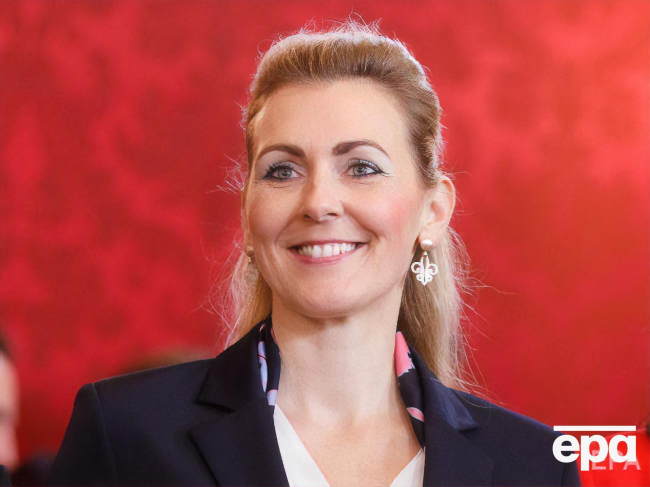 Ашбахер защитила диссертацию в техническом университете Братиславы в Словакии