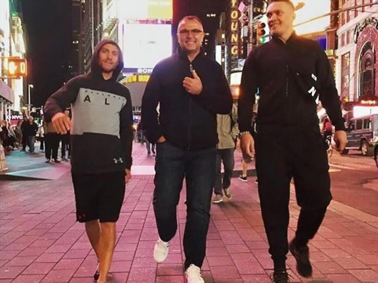 Усик (cправа) занял шестое место рейтинга, а Ломаченко (слева) – девятое