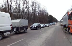 Перед некоторыми пунктами пропуска возникали скопления транспортных средств