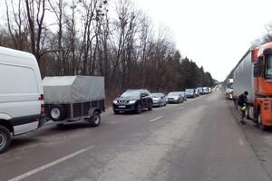 Перед некоторыми пунктами пропуска возникали скопления транспортных средств