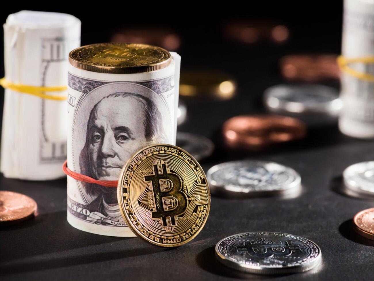 Біткоін рекордно подешевшав