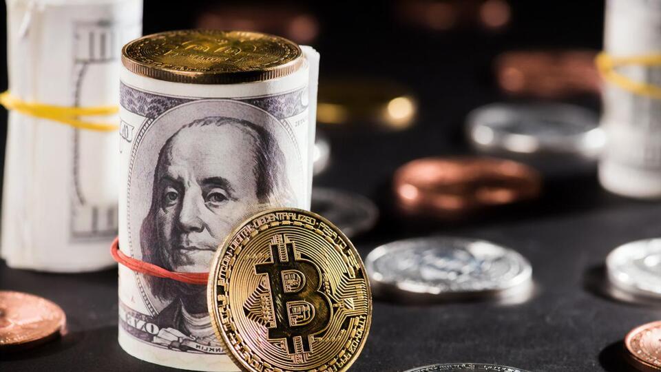 Біткоін рекордно подешевшав
