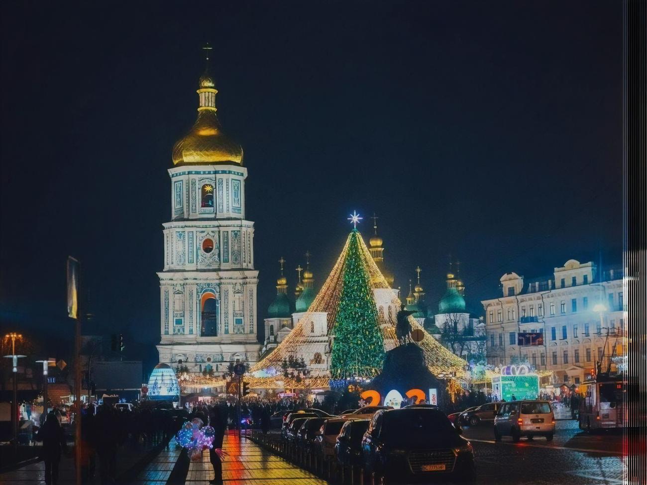 Ялинку встановили на Софійській площі 11 грудня